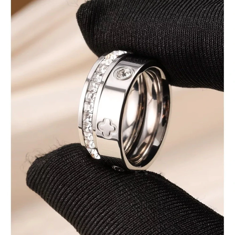 18k White Gold Plated Rhinestone‎ Clover Ring Set, Sz 7